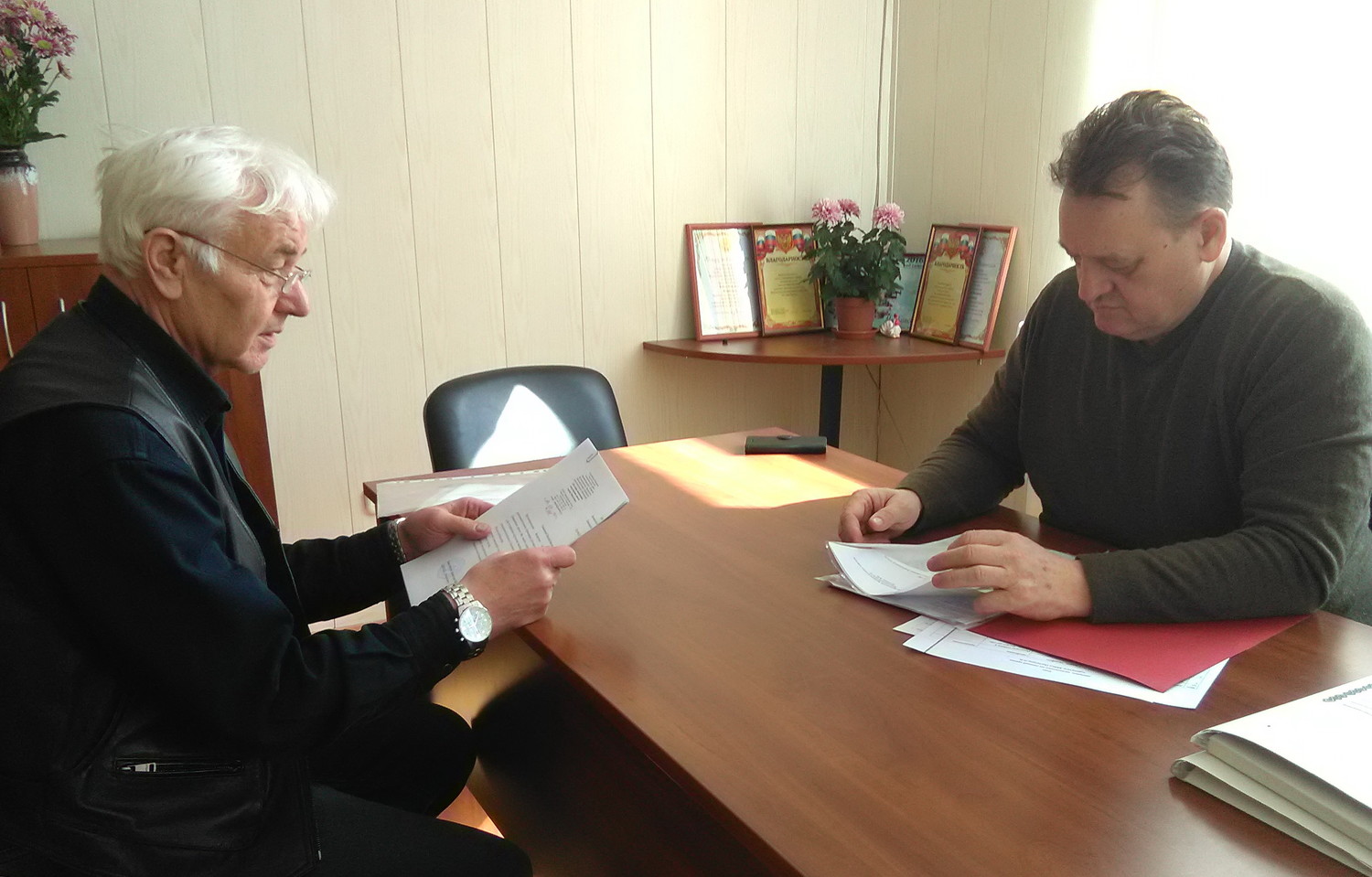 28 апреля заместитель Председателя Законодательного собрания Ленобласти Николай Пустотин провел очередной прием граждан в Пикалево