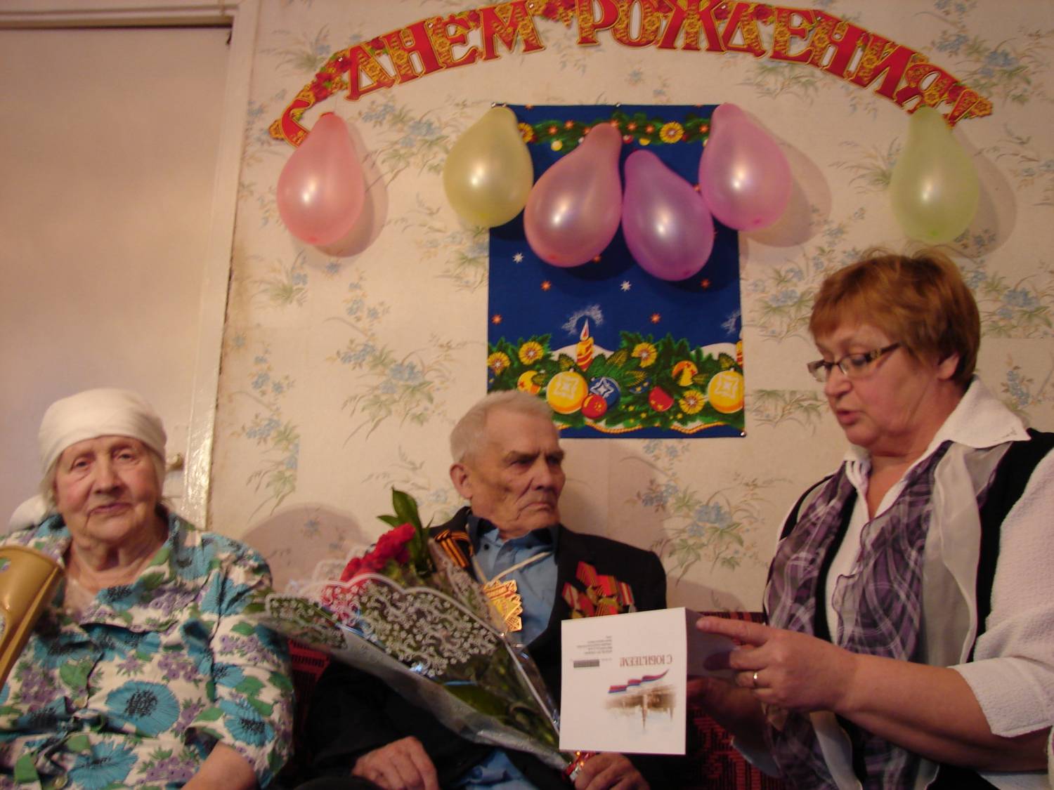 12 февраля 2016 года жителю Пикалево Петру Алексеевичу Афоничеву исполнилось 90 лет.